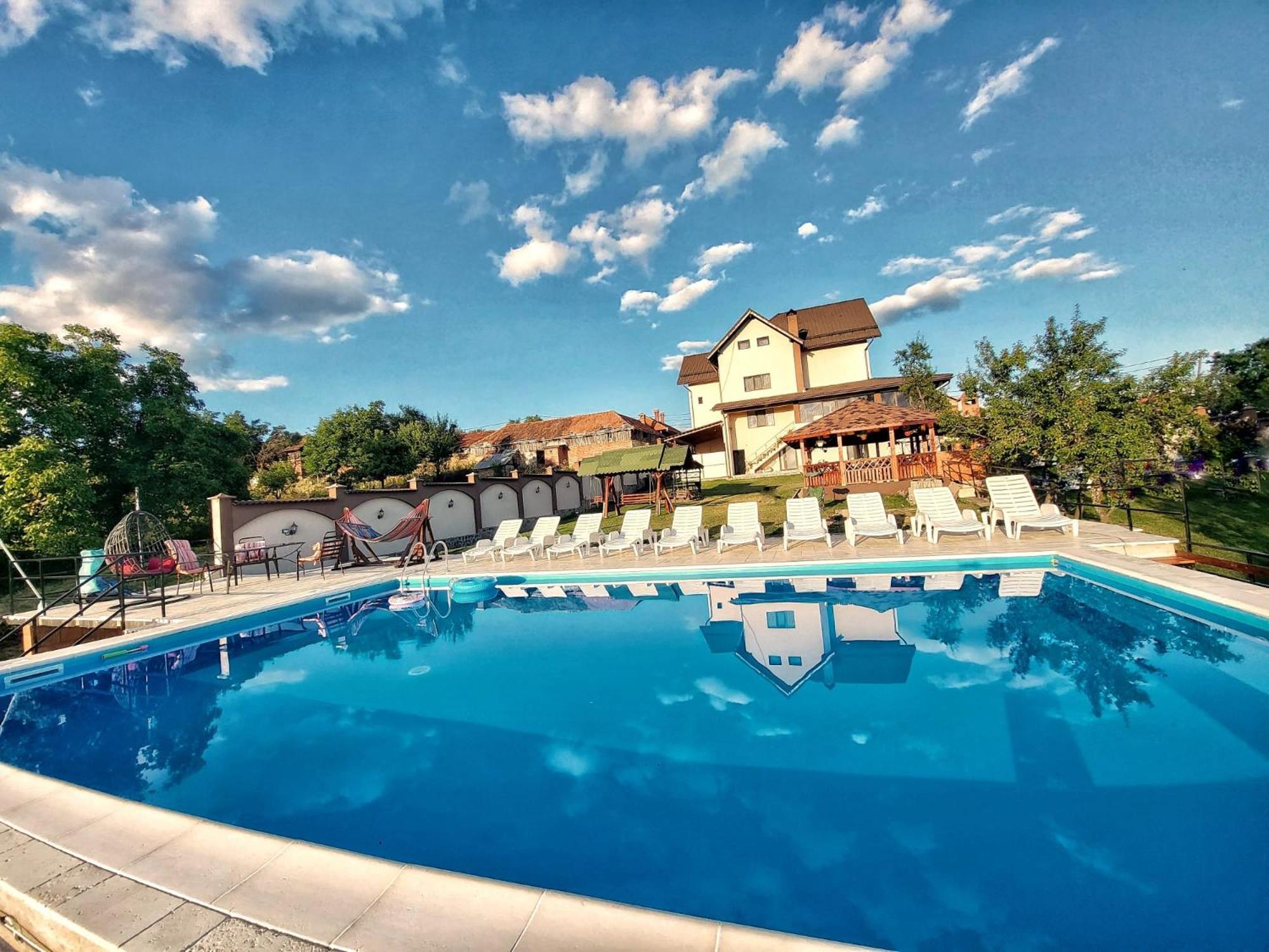Conacul Lui Bulica Hotel Novaci-Străini Exterior foto