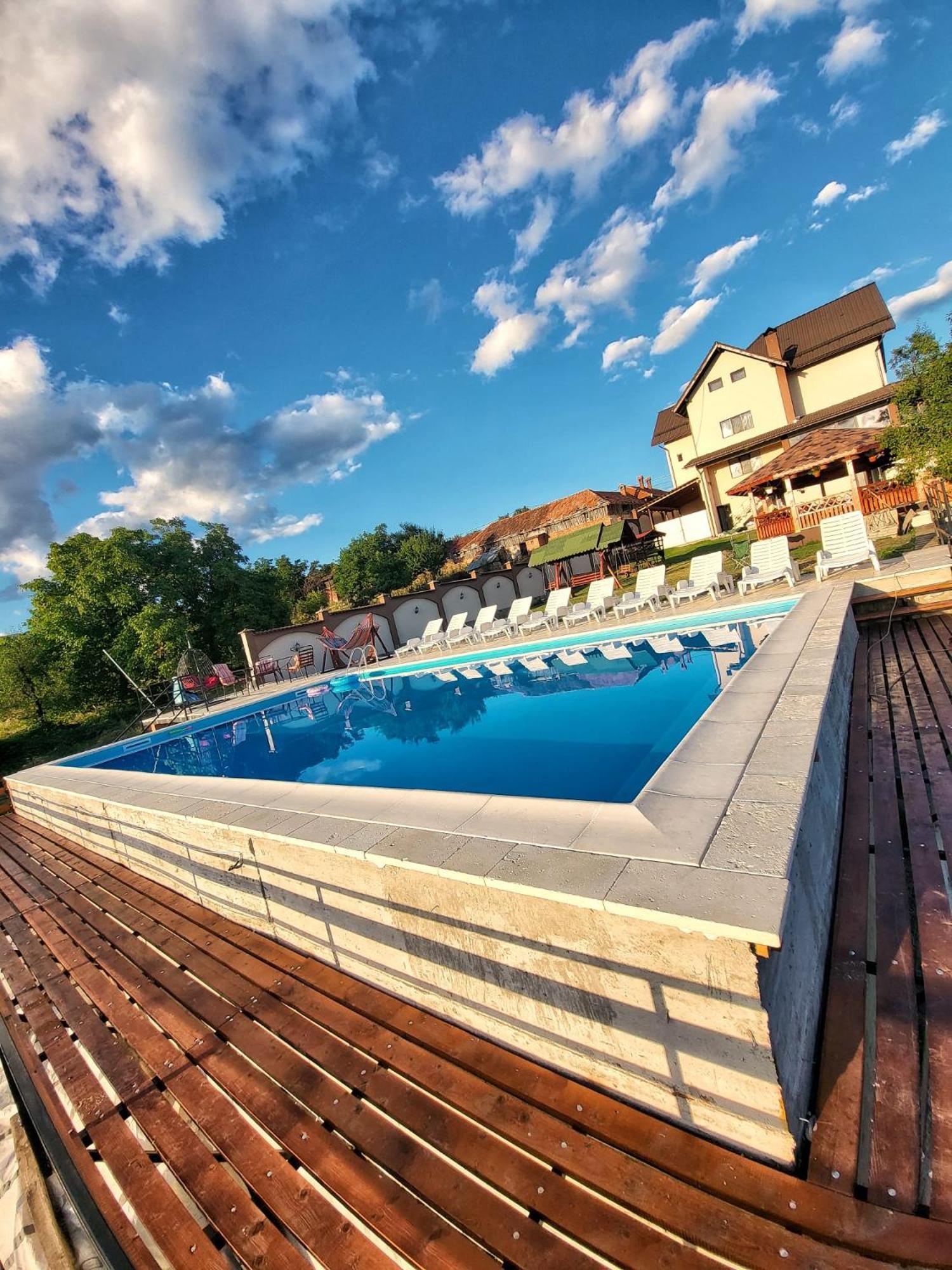 Conacul Lui Bulica Hotel Novaci-Străini Exterior foto