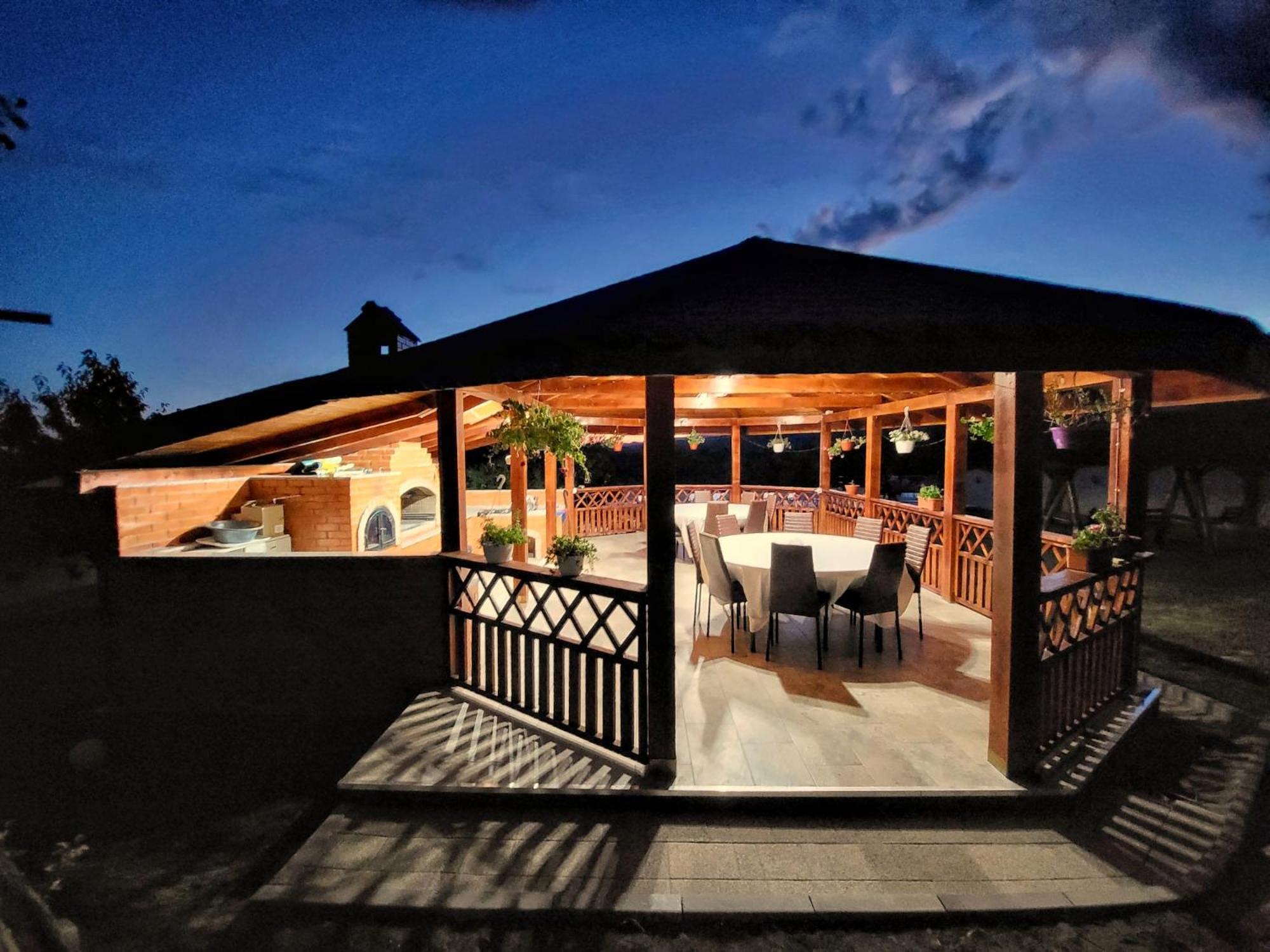Conacul Lui Bulica Hotel Novaci-Străini Exterior foto