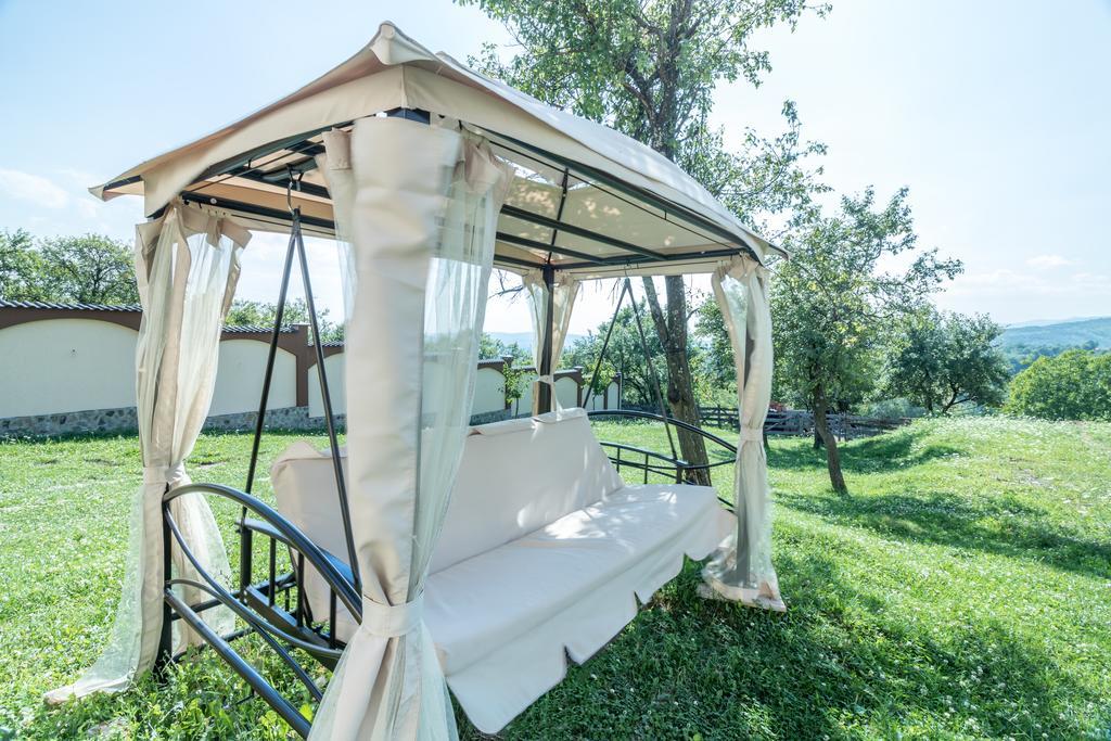 Conacul Lui Bulica Hotel Novaci-Străini Exterior foto