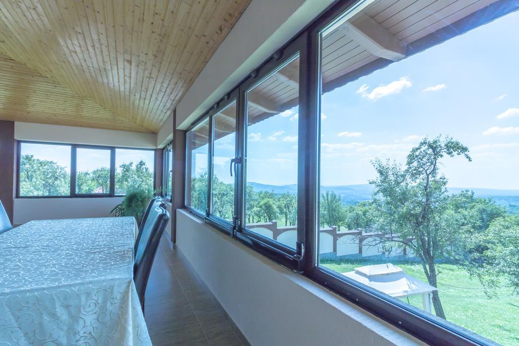 Conacul Lui Bulica Hotel Novaci-Străini Exterior foto