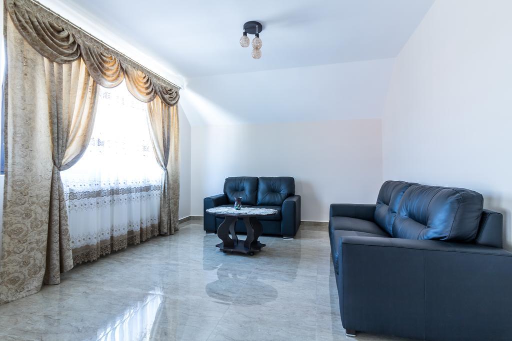 Conacul Lui Bulica Hotel Novaci-Străini Exterior foto