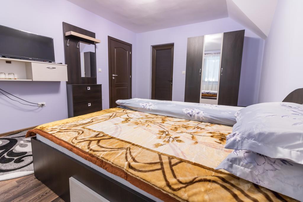 Conacul Lui Bulica Hotel Novaci-Străini Exterior foto