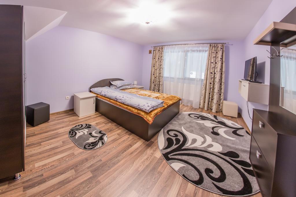 Conacul Lui Bulica Hotel Novaci-Străini Exterior foto
