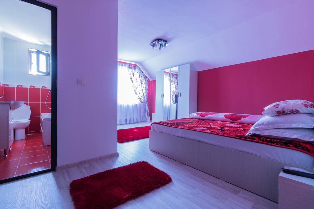 Conacul Lui Bulica Hotel Novaci-Străini Exterior foto